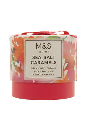 marksandspencer_SS19_food_pralinky_slany_karamel_109_90Kc_90g